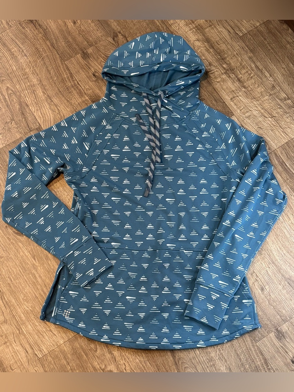 Title Nine Women’s Medium Lightweight Hooded Sweatshirt
